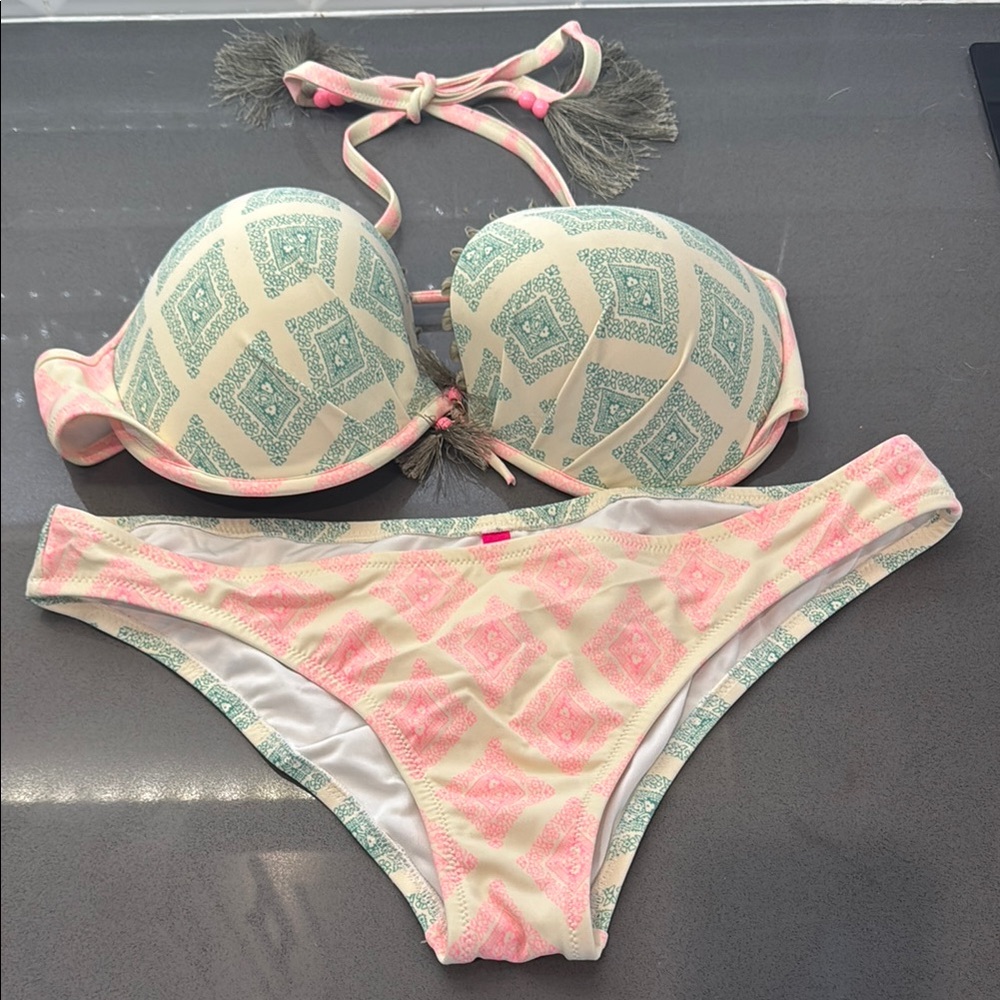 Victoria's Secret Bikini with beads and tassels 36DD Top, Large bottoms